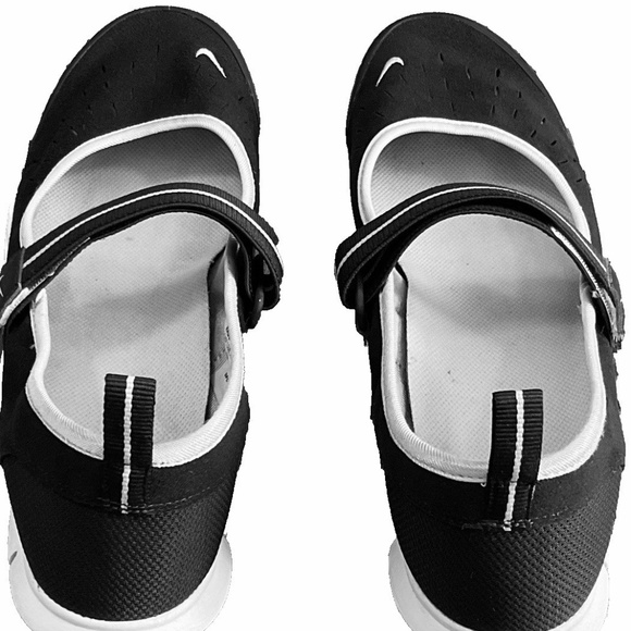 Nike NWT Mary Jane Size 6 Black Sneakers Shoes - Picture 5 of 9